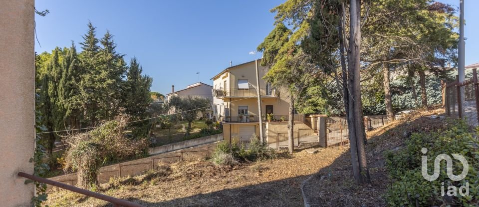 Casa indipendente 12 locali di 480 m² in Osimo (60027)