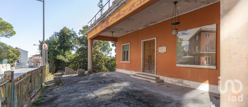 Casa indipendente 12 locali di 480 m² in Osimo (60027)