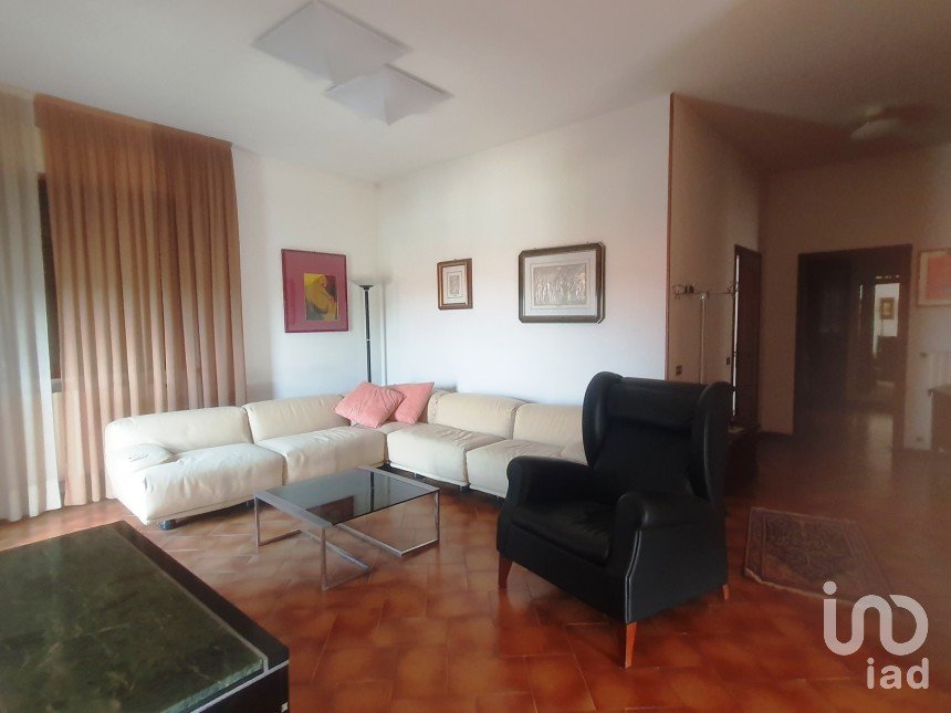 Casa indipendente 8 locali di 234 m² in San Costanzo (61039)