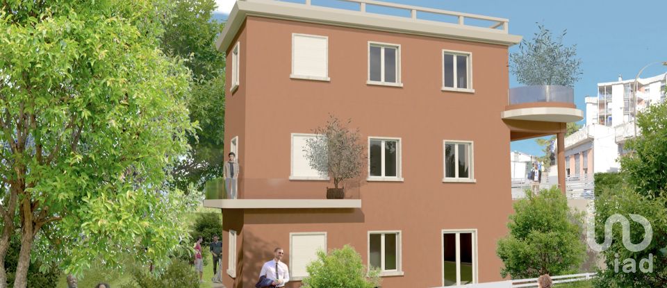 Town house 12 rooms of 480 m² in Osimo (60027)