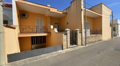 House 12 rooms of 290 m² in Surano (73030)