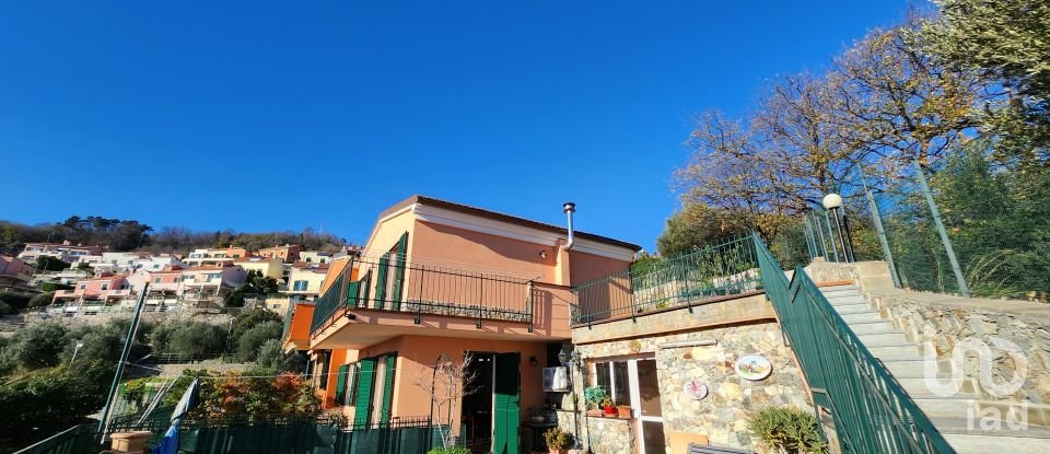 Traditional house 6 rooms of 212 m² in Albissola Marina (17012)