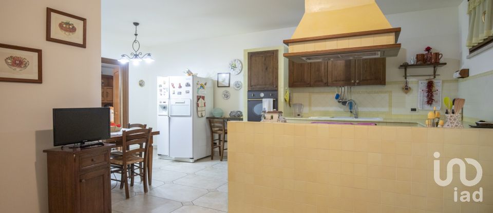 Farm 10 rooms of 390 m² in Martinsicuro (64014)