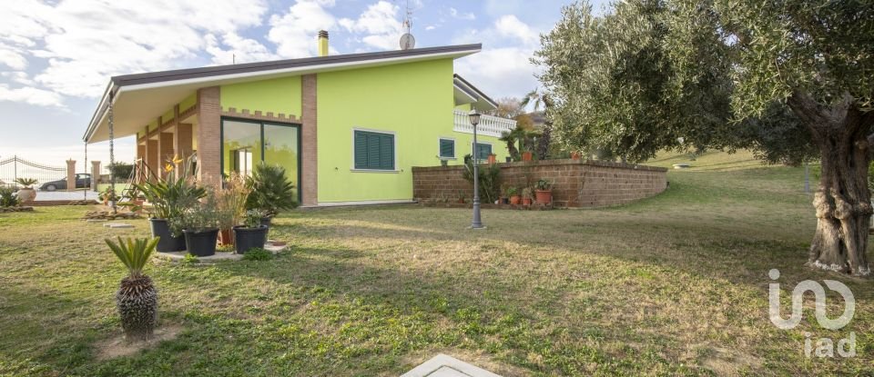 Villa 10 locali di 390 m² in Martinsicuro (64014)