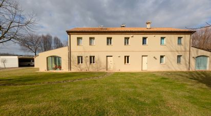 Casa indipendente 12 locali di 311 m² in Jesi (60035)