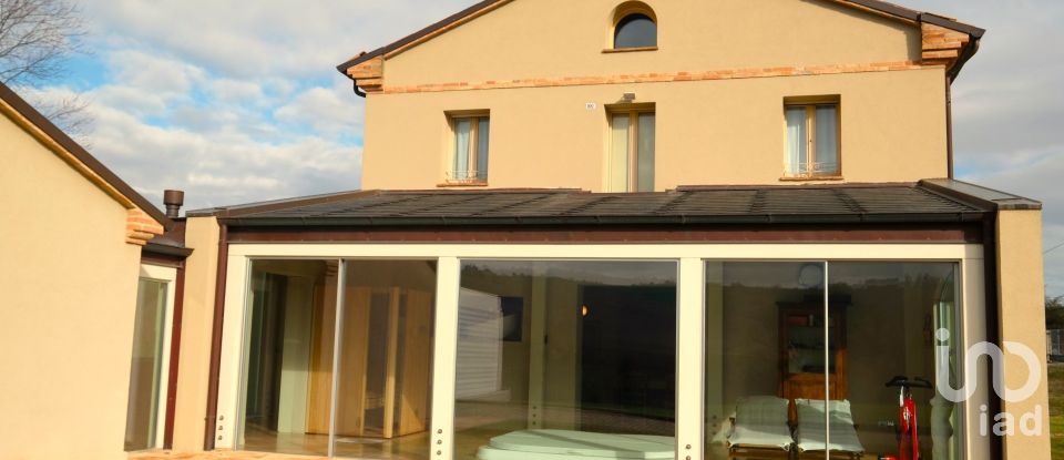 Casa indipendente 12 locali di 311 m² in Jesi (60035)