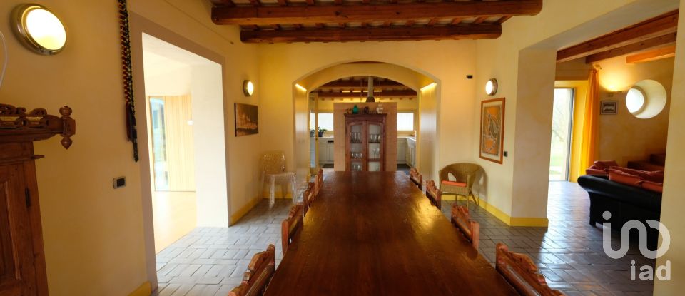 Casa indipendente 12 locali di 311 m² in Jesi (60035)