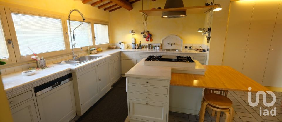Casa indipendente 12 locali di 311 m² in Jesi (60035)