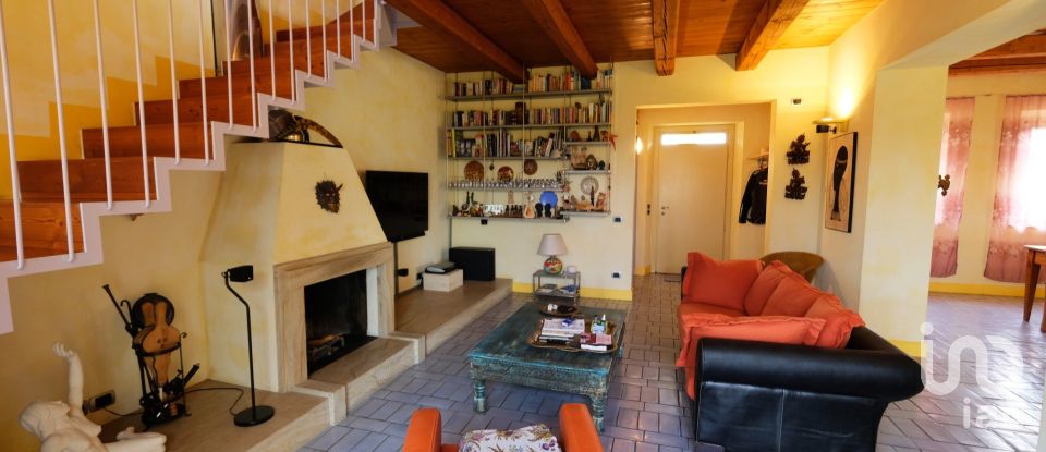 Casa indipendente 12 locali di 311 m² in Jesi (60035)