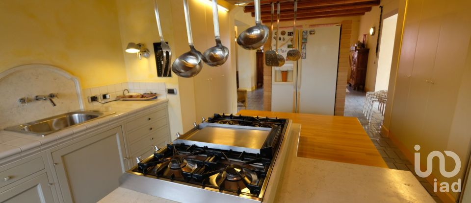 Casa indipendente 12 locali di 311 m² in Jesi (60035)