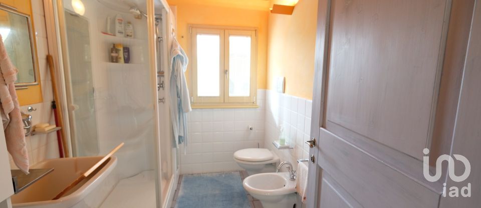 Casa indipendente 12 locali di 311 m² in Jesi (60035)