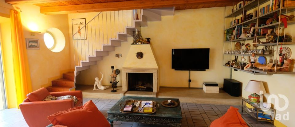 Casa indipendente 12 locali di 311 m² in Jesi (60035)