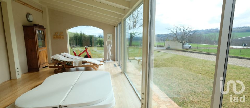 Casa indipendente 12 locali di 311 m² in Jesi (60035)