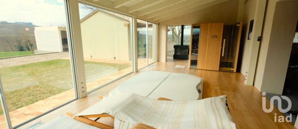 Casa indipendente 12 locali di 311 m² in Jesi (60035)
