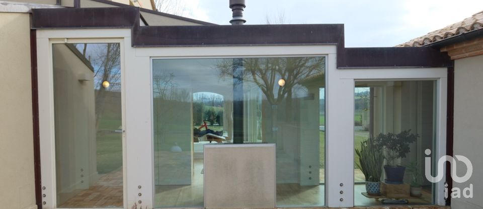 Casa indipendente 12 locali di 311 m² in Jesi (60035)