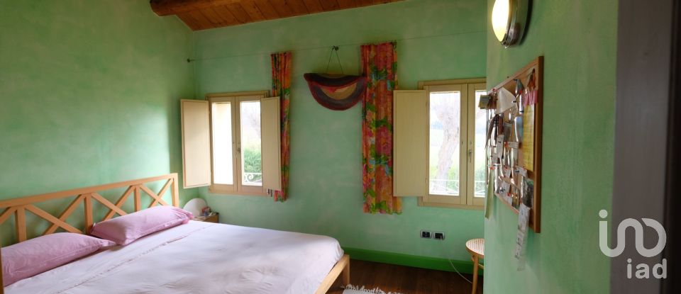 Casa indipendente 12 locali di 311 m² in Jesi (60035)