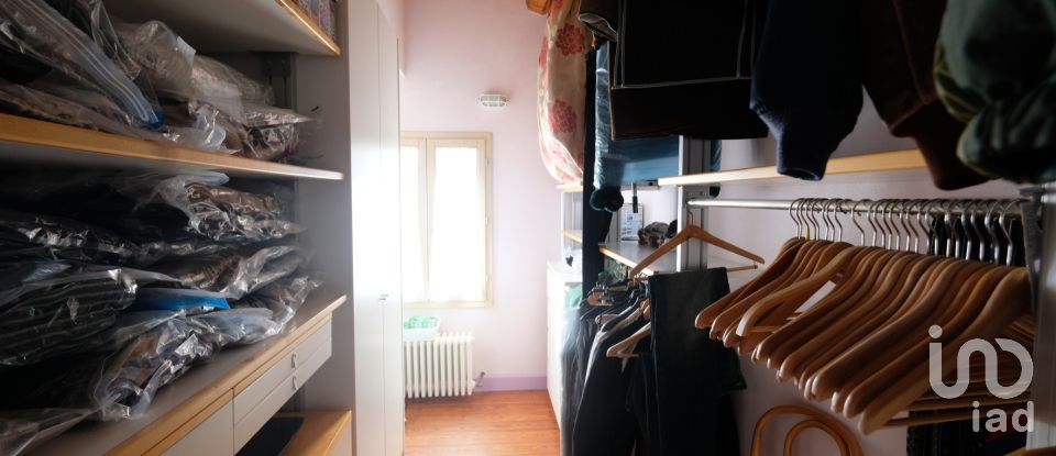 Casa indipendente 12 locali di 311 m² in Jesi (60035)