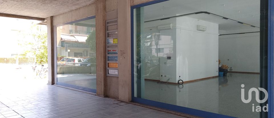 Negozio / locale commerciale di 115 m² in Giulianova (64021)