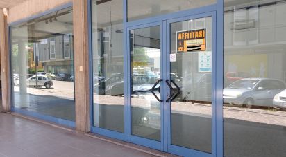 Negozio / locale commerciale di 115 m² in Giulianova (64021)