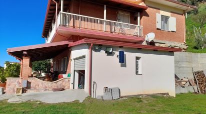 Casale 4 locali di 190 m² in - (87030)
