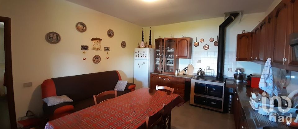 Farm 4 rooms of 190 m² in - (87030)