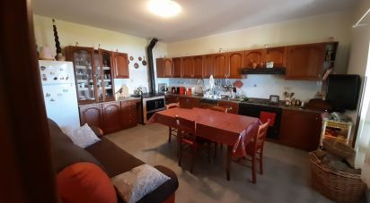 Casale 4 locali di 190 m² in - (87030)