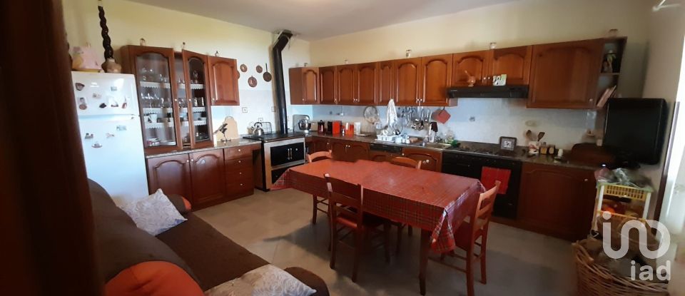 Farm 4 rooms of 190 m² in - (87030)