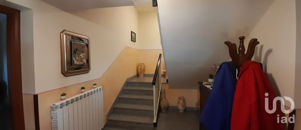 Farm 4 rooms of 190 m² in - (87030)