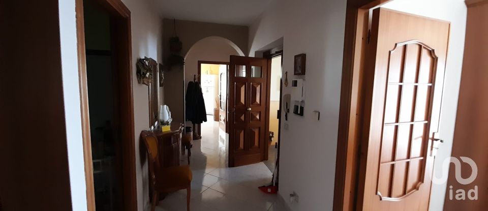 Farm 4 rooms of 190 m² in - (87030)