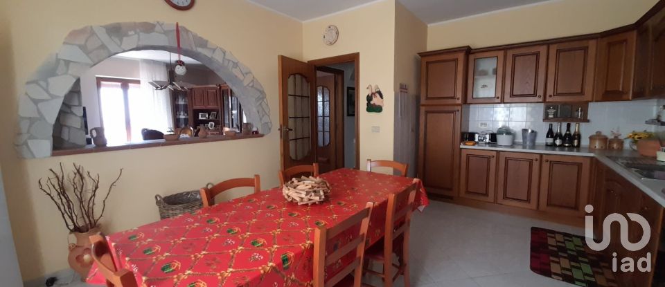 Farm 4 rooms of 190 m² in - (87030)