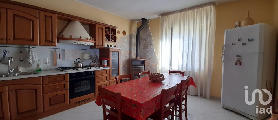 Farm 4 rooms of 190 m² in - (87030)
