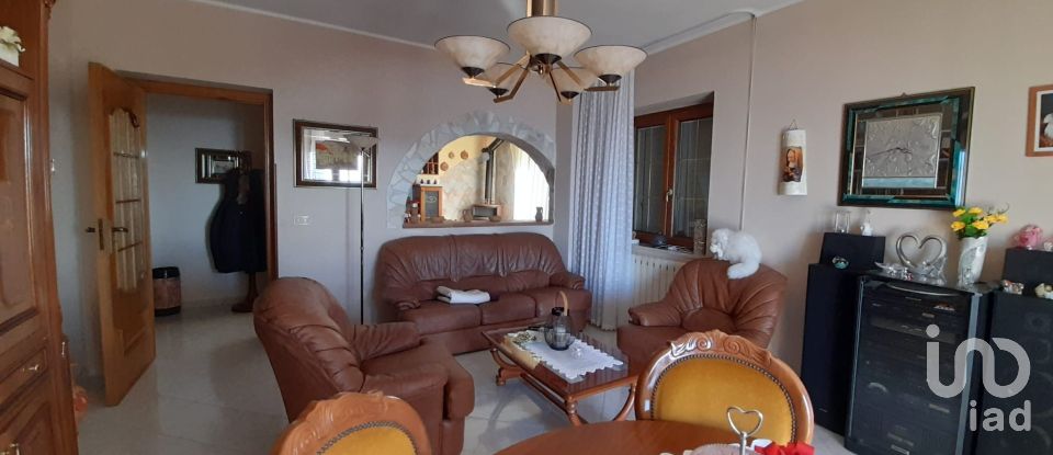 Farm 4 rooms of 190 m² in - (87030)