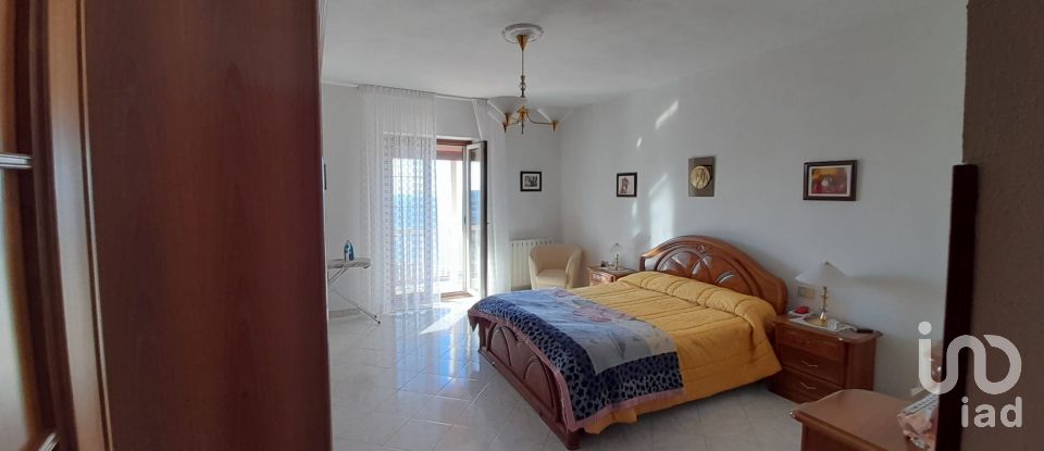 Farm 4 rooms of 190 m² in - (87030)