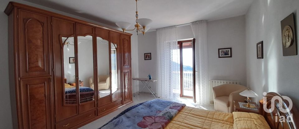 Farm 4 rooms of 190 m² in - (87030)