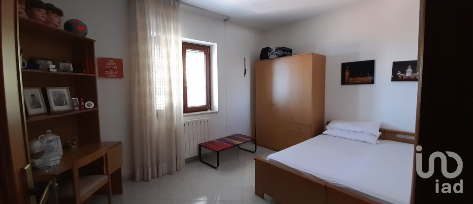 Farm 4 rooms of 190 m² in - (87030)