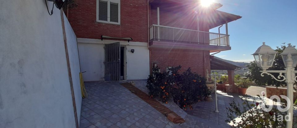 Farm 4 rooms of 190 m² in - (87030)