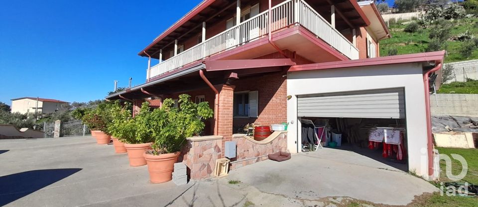 Farm 4 rooms of 190 m² in - (87030)