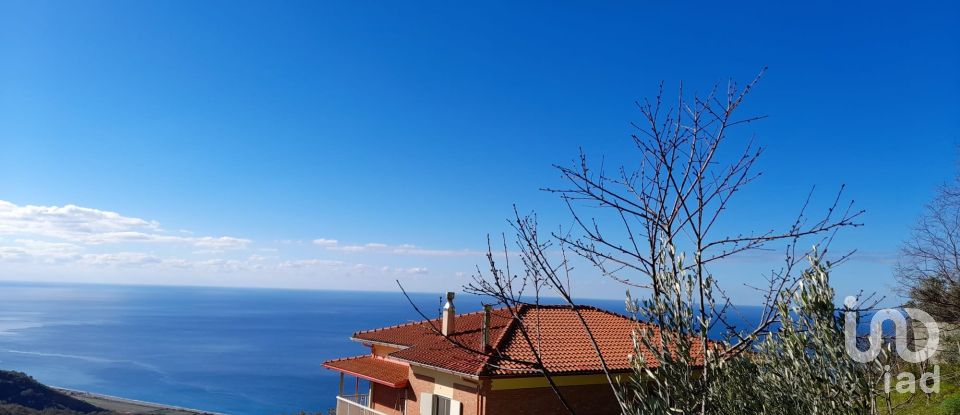 Farm 4 rooms of 190 m² in - (87030)