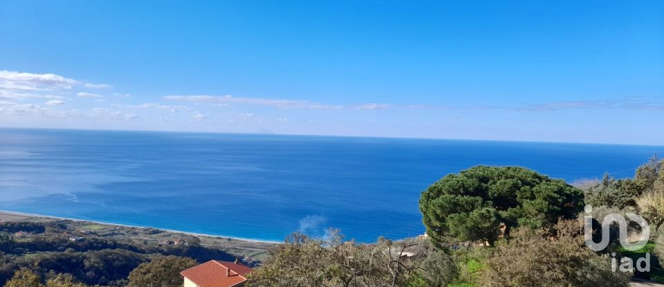 Farm 4 rooms of 190 m² in - (87030)