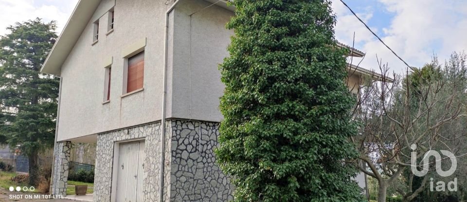 Townhouse 8 rooms of 234 m² in San Costanzo (61039)