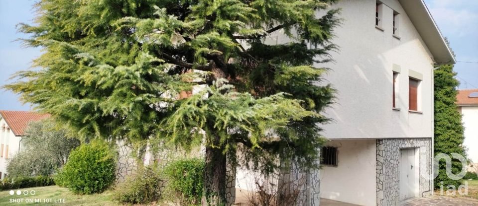 Townhouse 8 rooms of 234 m² in San Costanzo (61039)