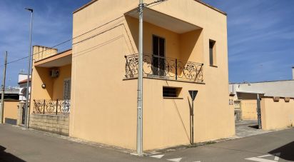 Casa 12 locali di 290 m² in Surano (73030)