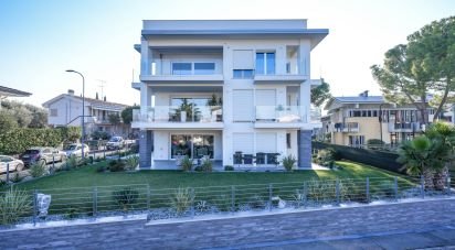 Loft 4 rooms of 140 m² in Desenzano del Garda (25015)