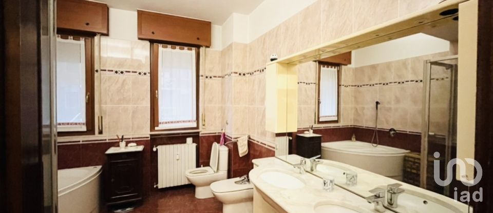 Appartamento 7 locali di 117 m² a Sannazzaro de' Burgondi (27039)