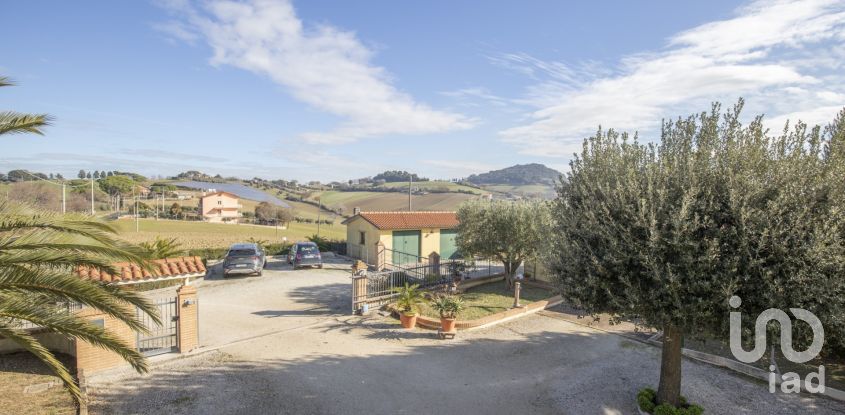 Casa 8 locali di 200 m² in Osimo (60027)