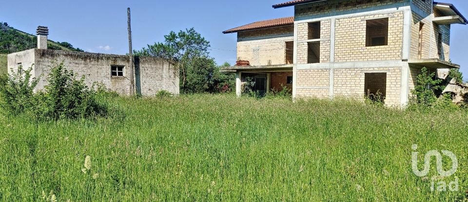 Rustico 0 locali di 400 m² in Controguerra (64010)