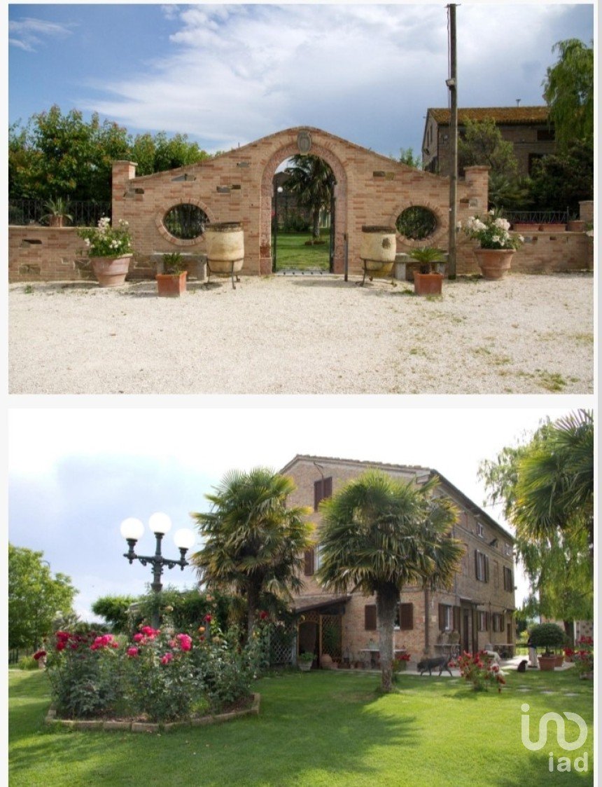 Casale 38 locali di 1.400 m² in Treia (62010)