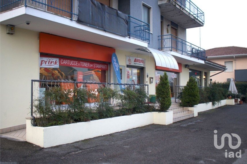 Shop / premises commercial of 170 m² in Castelnuovo del Garda (37014)