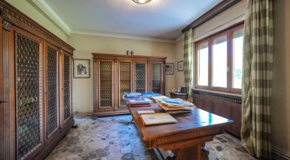 Casale 15 locali di 477 m² in Castiglione delle Stiviere (46043)