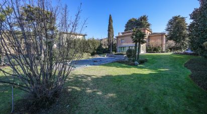 Casale 15 locali di 477 m² in Castiglione delle Stiviere (46043)